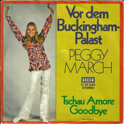 Peggy March - Vor dem Buckingham-Palast (7