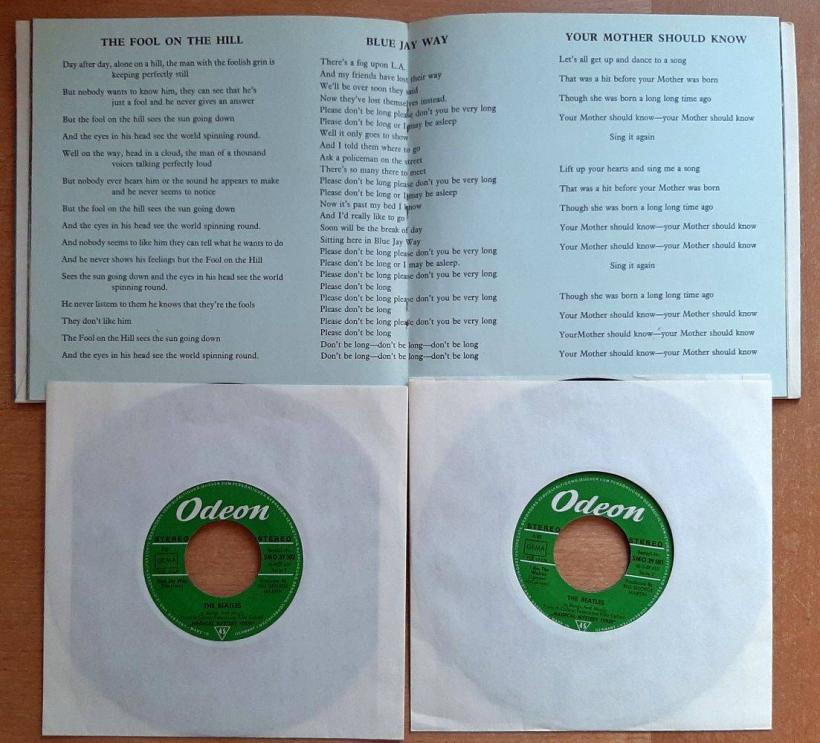 The Beatles - Magical Mystery Tour & Booklet (inside b)